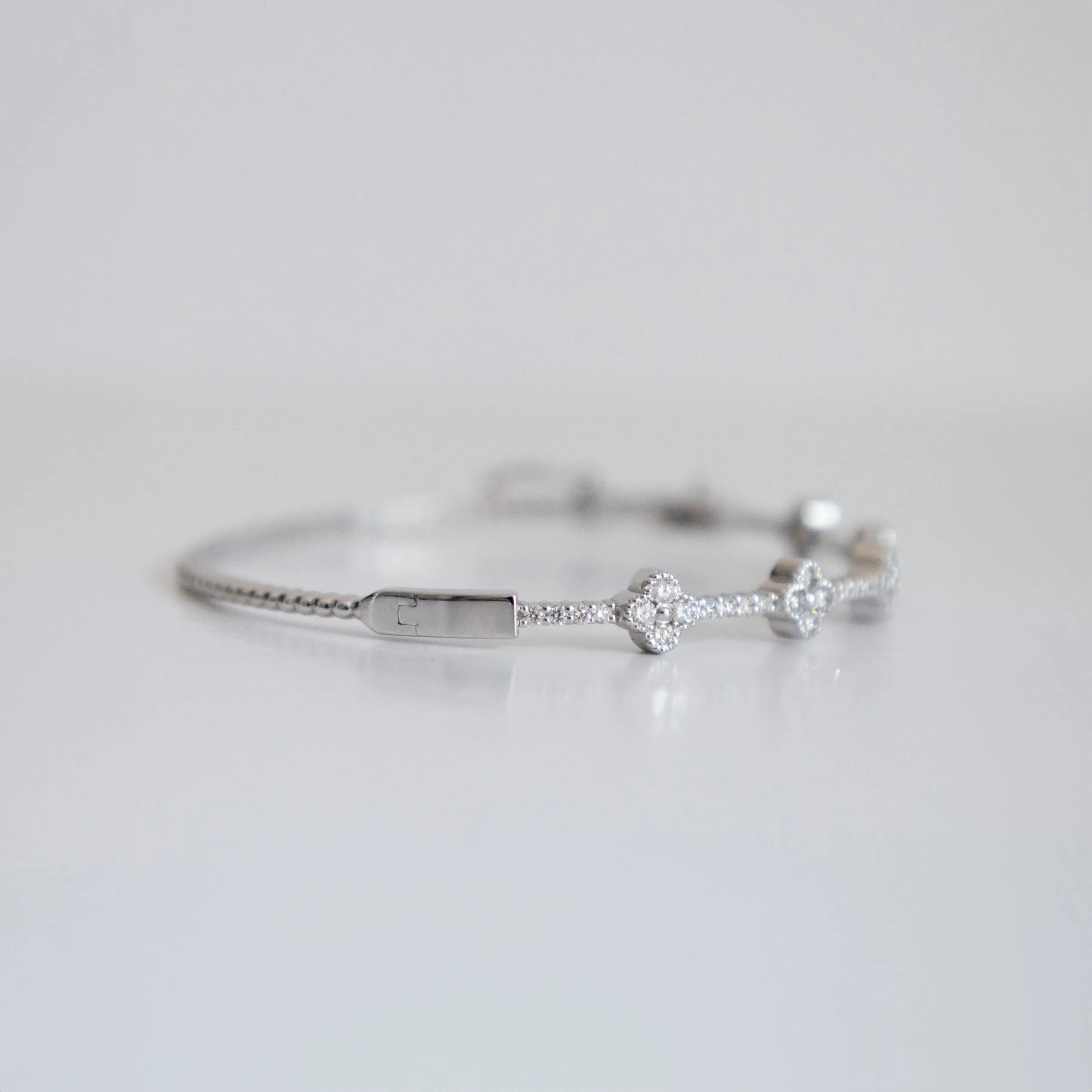 14K White Gold Clover Bangle with 1.75ct Lab-Grown Diamonds (E Color, VVS Clarity)