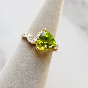 Arizona Peridot Gold Jewelry Peridot Curved Band Ring