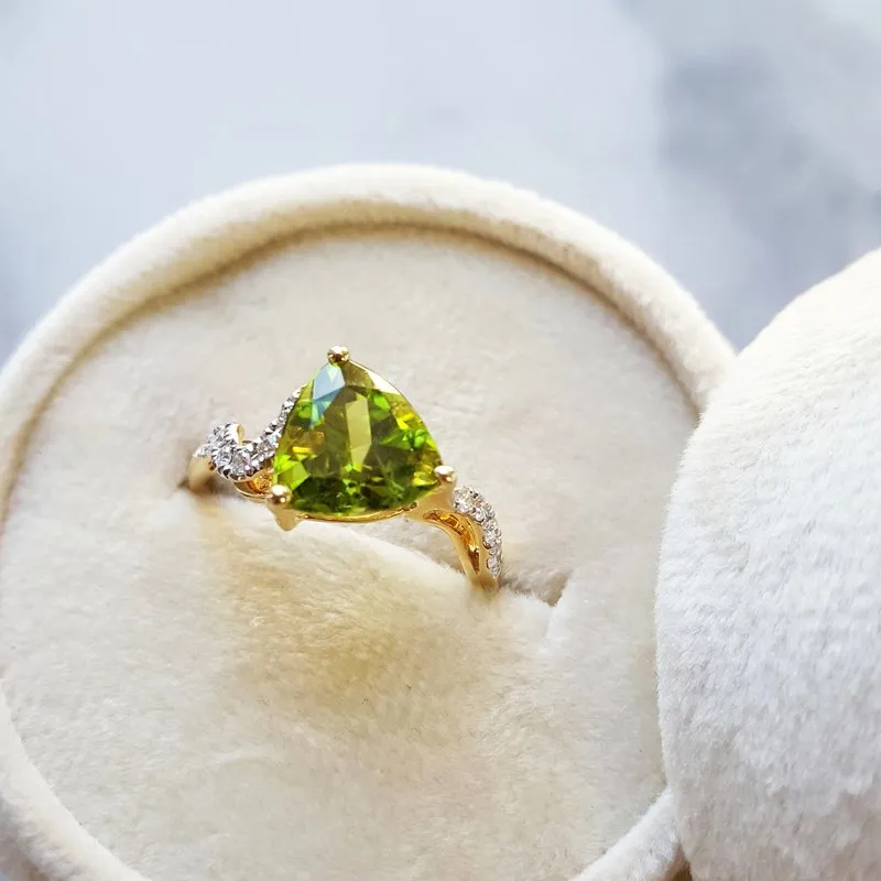 Arizona Peridot Gold Jewelry Peridot Curved Band Ring