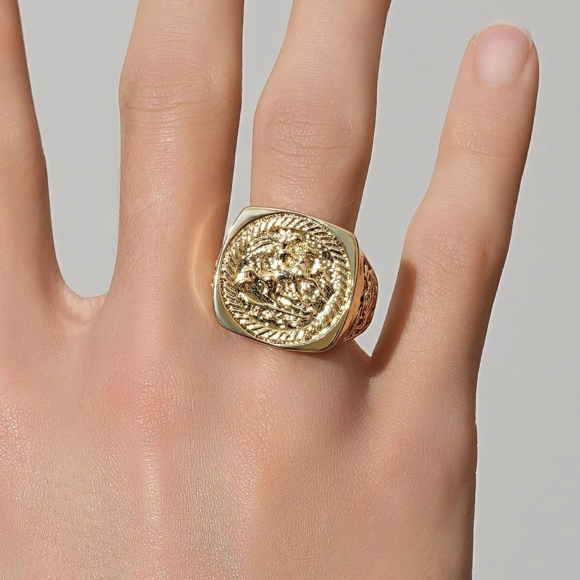 Gold St George Dragon Slayer Ring Size R/V
