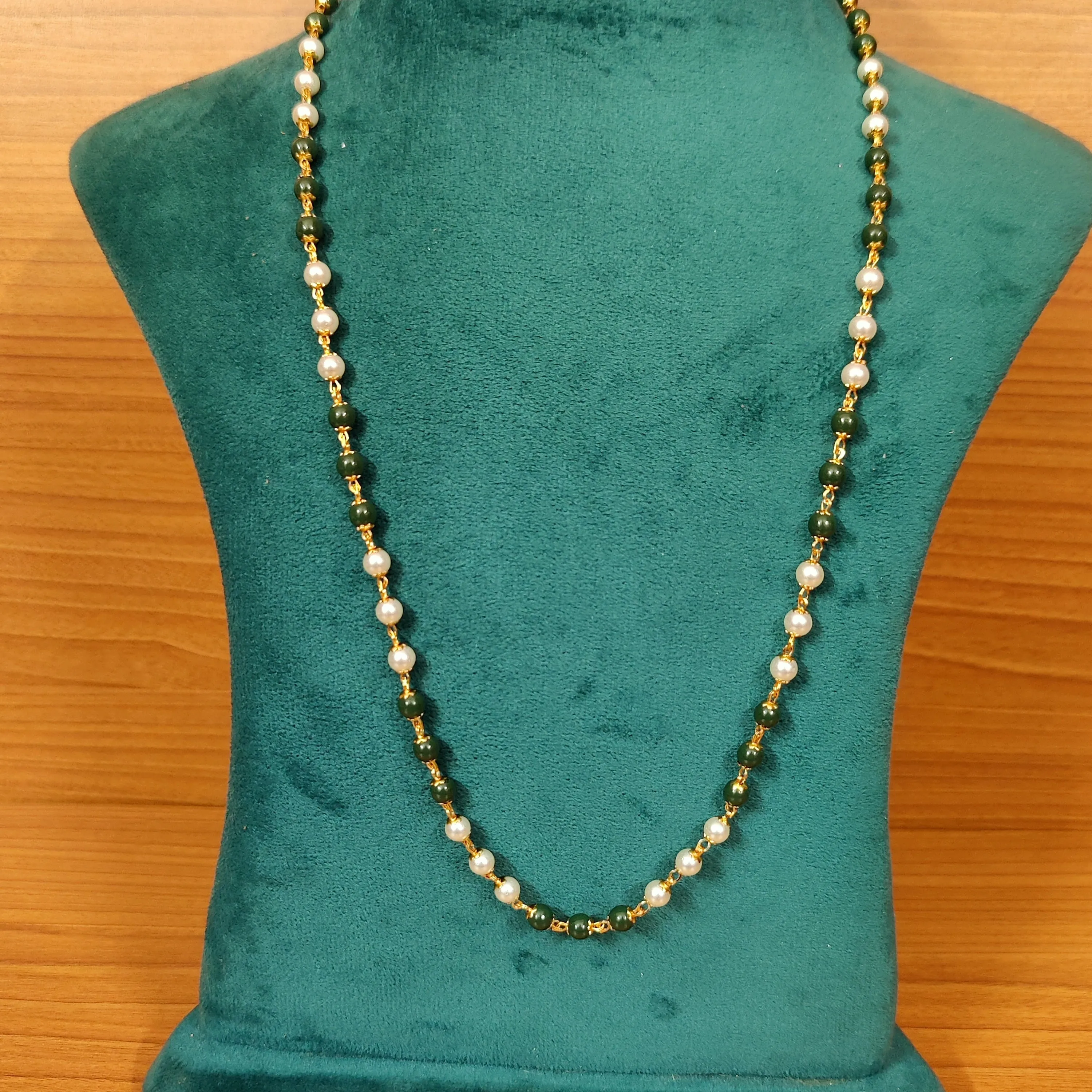 GREEN BEADS & PEARL SINGLE LINE NECKLACE