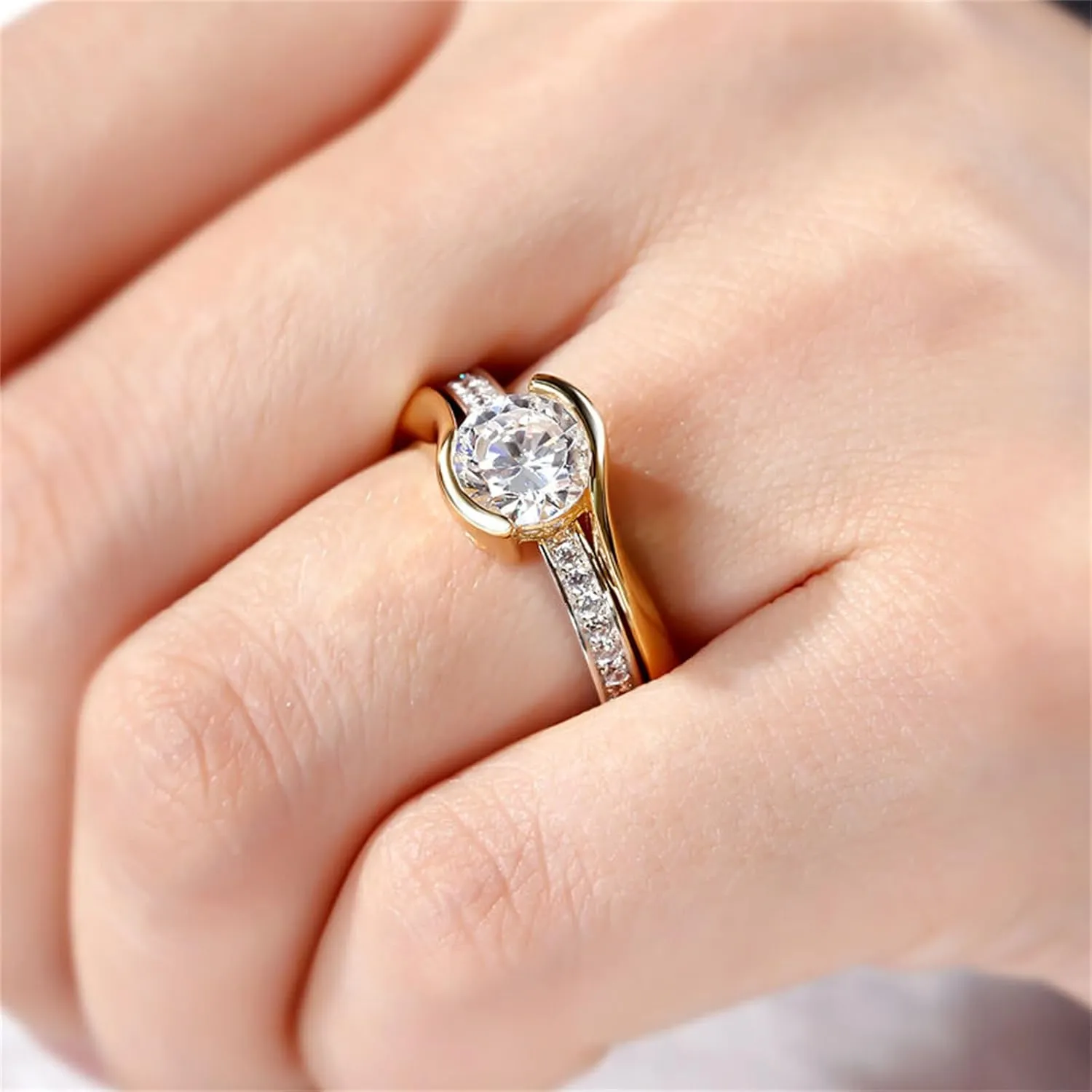 Jeulia 2.5 Carat Asymmetric Rings Women Round Cut Diamond Ring Set 14k Gold Plated Cubic Zirconia Engagement Rings Anniversary Promise Romantic Jewelry Gift