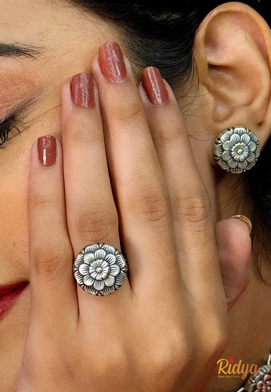 Textured Rose Elegant Ring