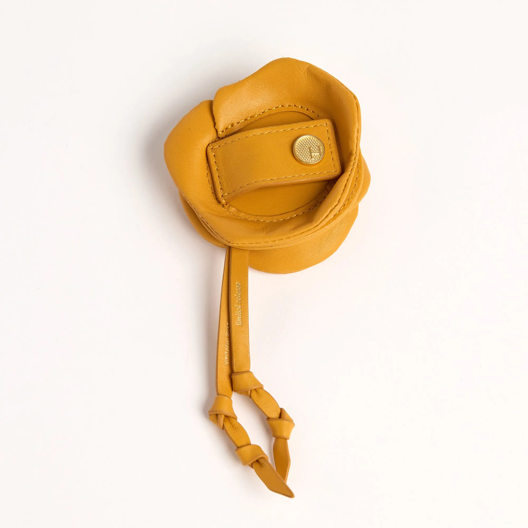 Vince Floral Charm | Chanterelle /Brushed Gold