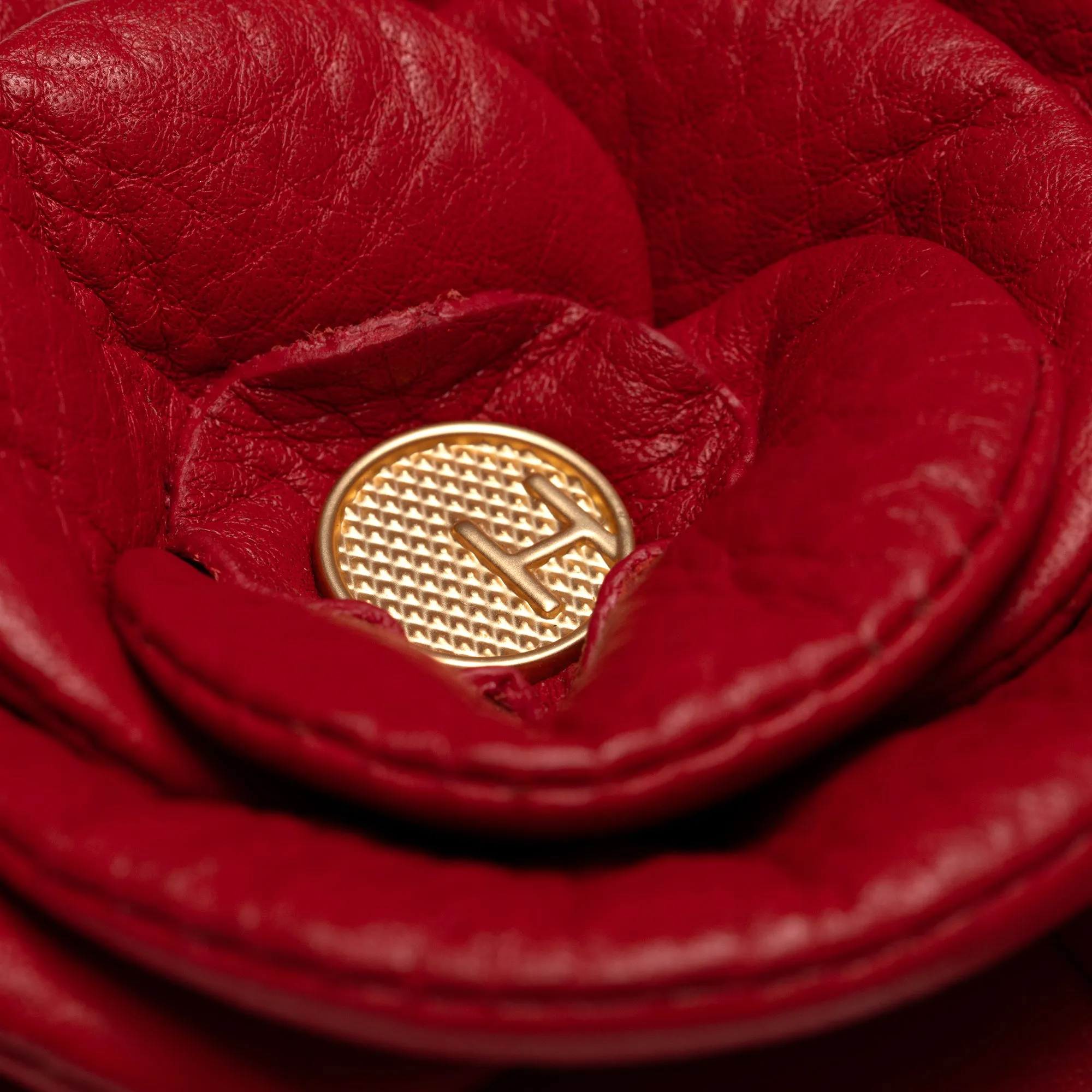 Vince Floral Charm | Poppy Red/Brushed Gold